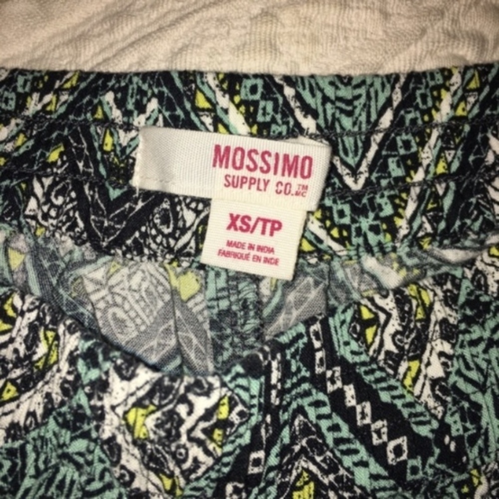 Mossimo Geometric Patterned Flowy Shorts - Picture 2 of 3